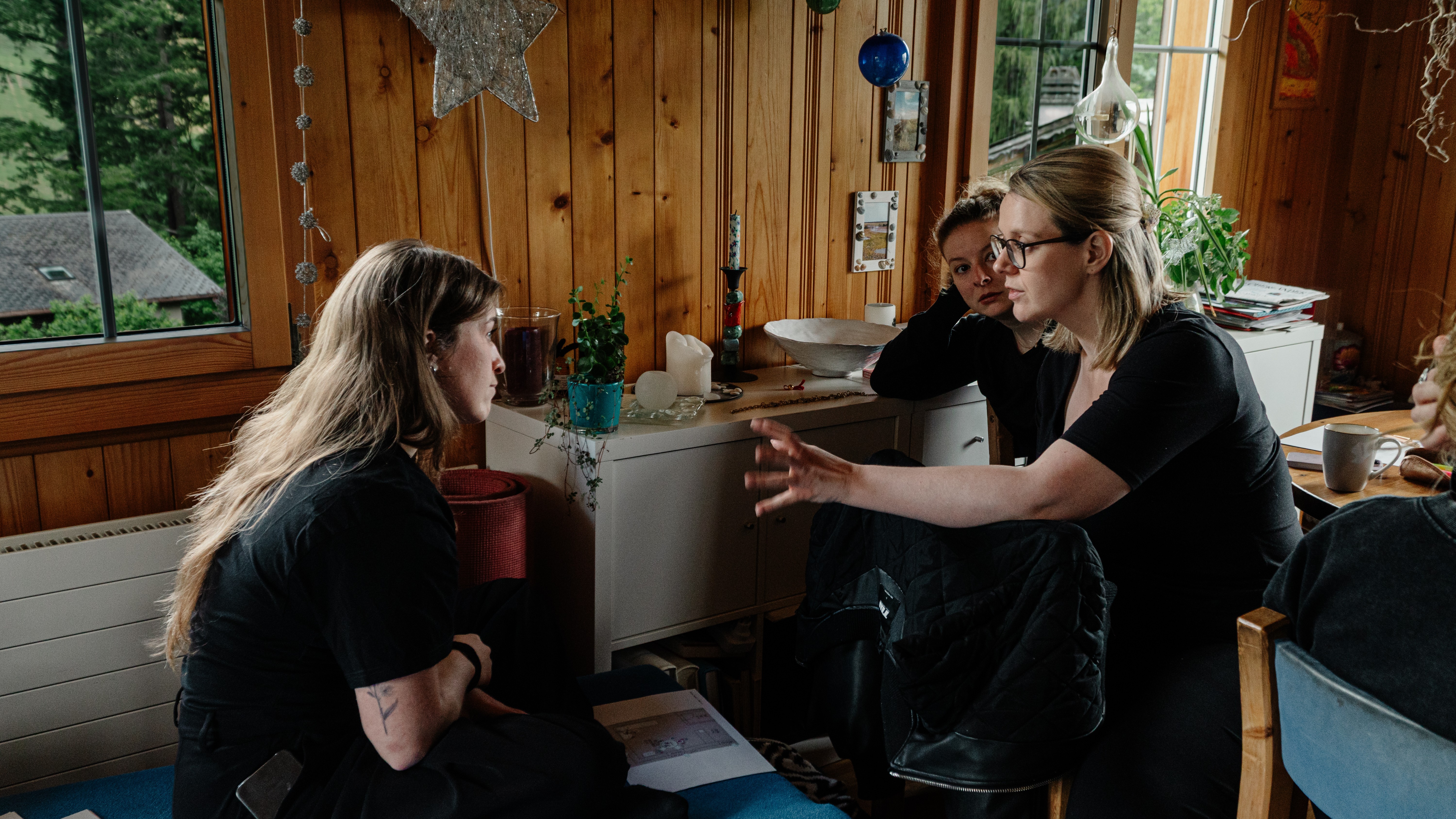 Fakten – Besprechung mit Regie